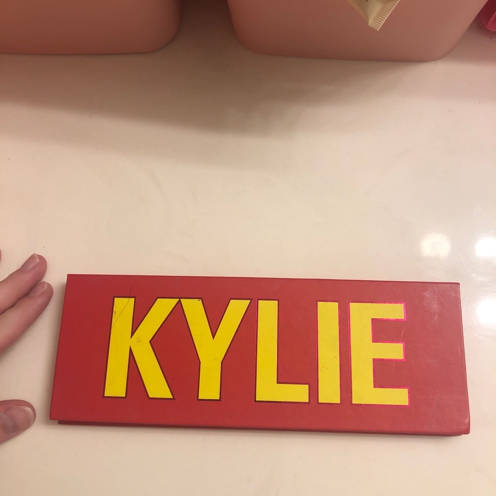 Kylie Cosmetics eye shadow palette